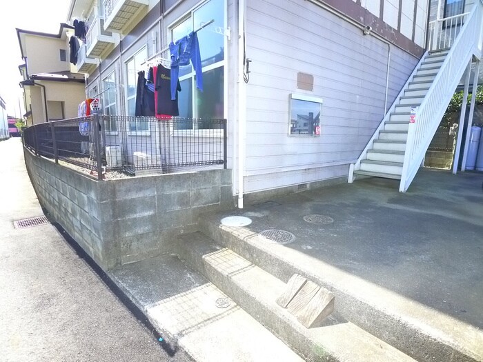 物件外観写真3　(エントランス部分)