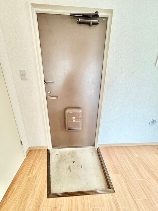 物件内観写真13　(玄関)