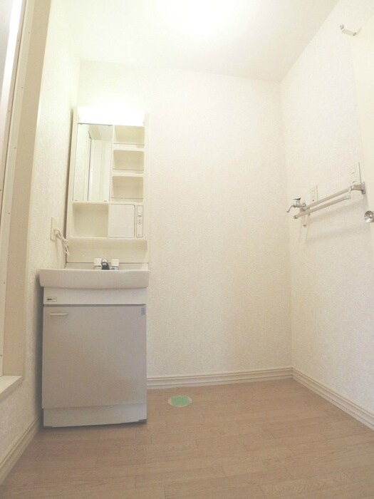 物件内観写真13　(洗濯機置場)