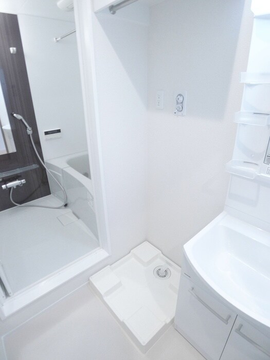 物件内観写真16　(洗濯機置場)