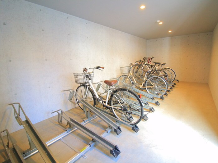 物件外観写真6　(駐輪場)