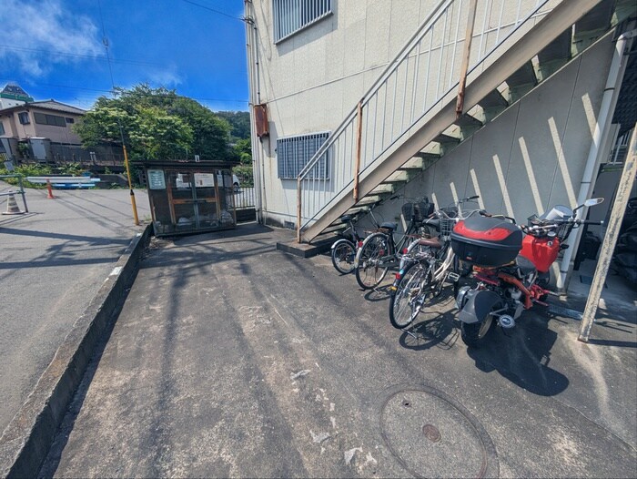 物件外観写真3　(駐輪場)