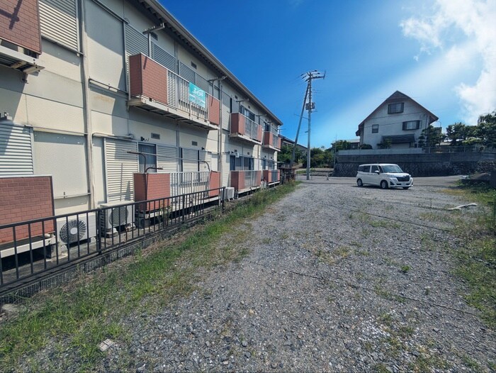 物件外観写真6　(駐車場)