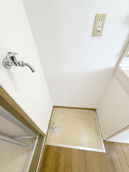 物件内観写真13　(洗濯機置場)