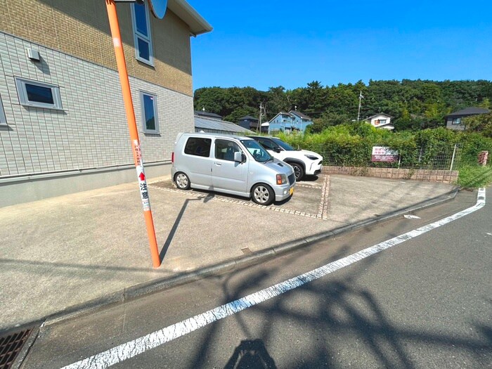 物件外観写真3　(駐車場)