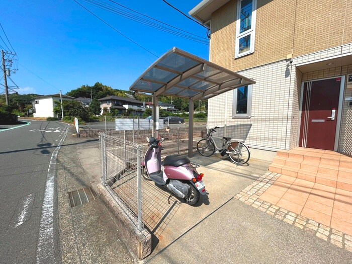 物件外観写真4　(駐輪場)