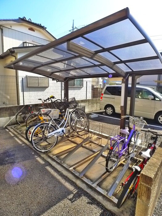 物件外観写真4　(駐輪場)