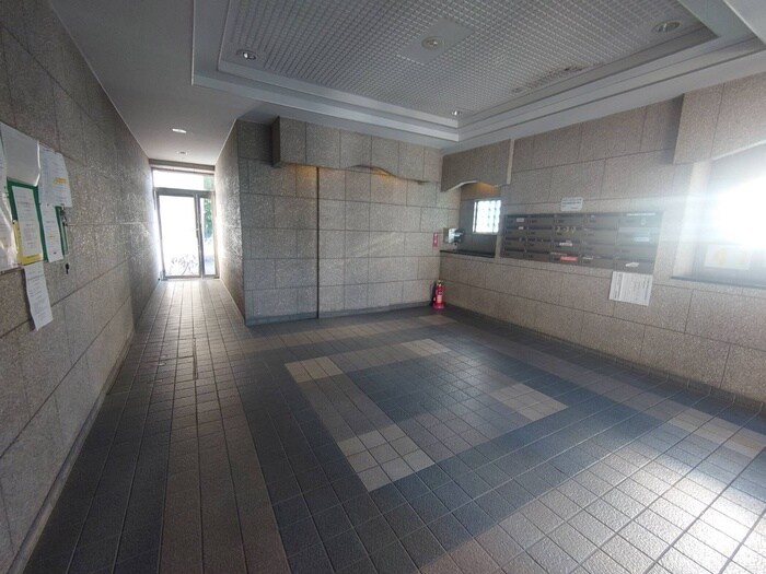 物件外観写真3　(エントランス部分)