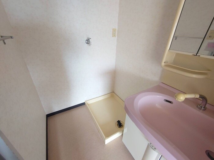 物件内観写真15　(洗濯機置場)