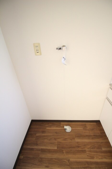 物件内観写真15　(洗濯機置場)