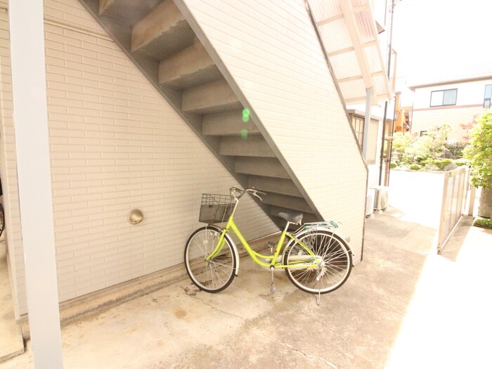 物件外観写真5　(駐輪場)