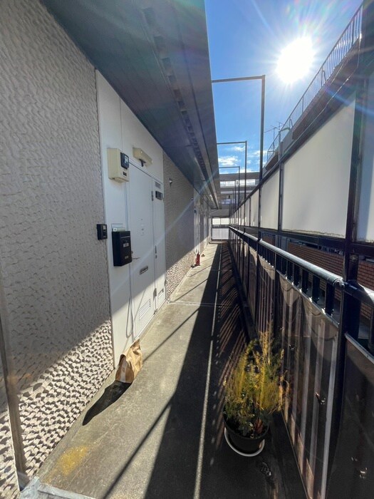 物件外観写真3　(エントランス部分)