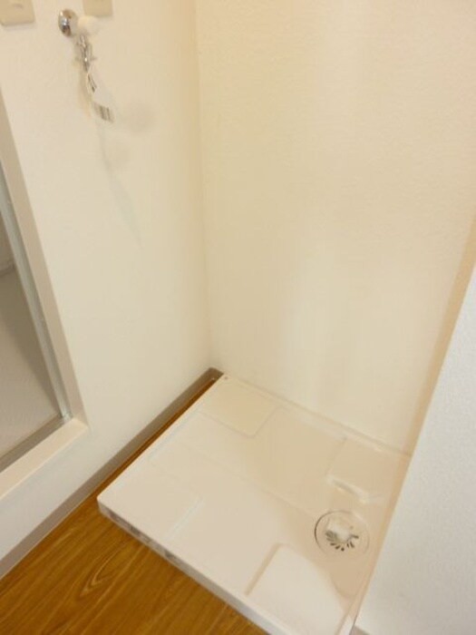 物件内観写真14　(洗濯機置場)