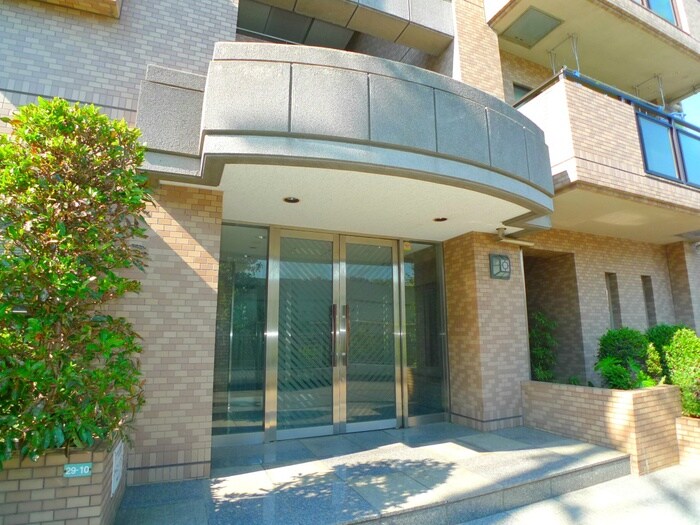 物件外観写真2　(エントランス部分)