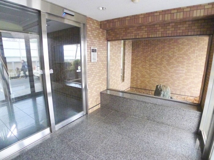 物件外観写真5　(エントランス部分)