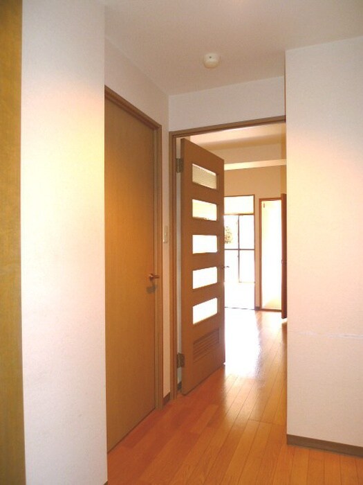 物件内観写真12　(玄関)