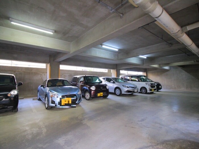 物件外観写真5　(駐車場)