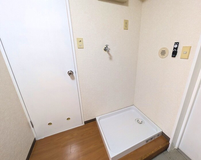 物件内観写真13　(洗濯機置場)