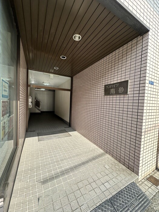 物件外観写真2　(エントランス部分)