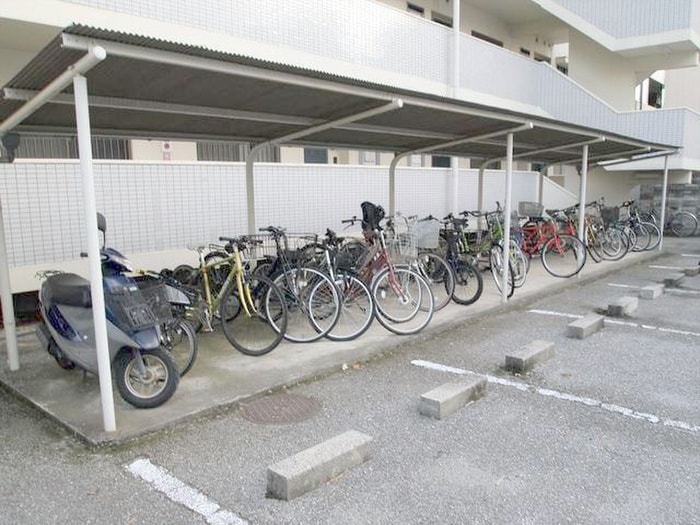 物件外観写真4　(駐輪場)