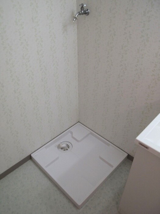 物件内観写真11　(洗濯機置場)