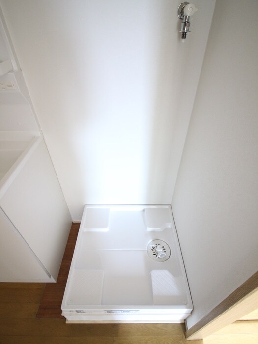 物件内観写真12　(洗濯機置場)