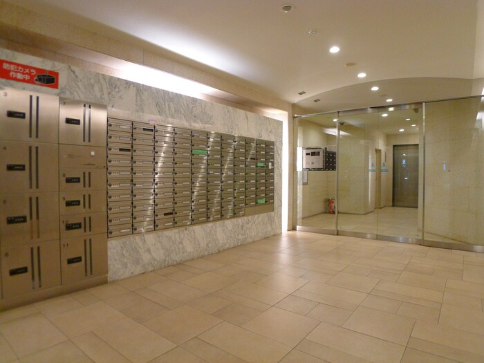 物件外観写真4　(エントランス部分)