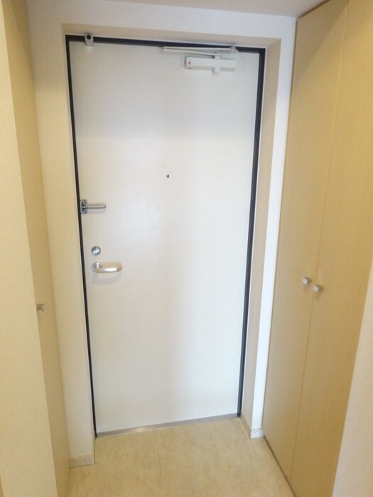 物件内観写真10　(玄関)