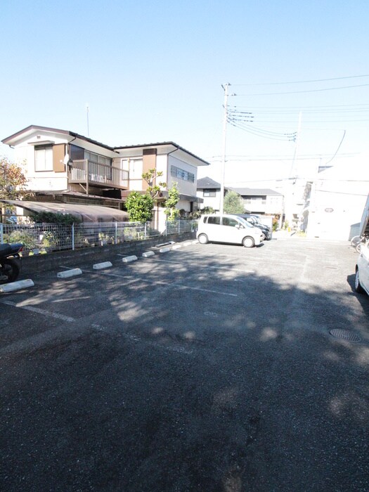 物件外観写真4　(駐車場)