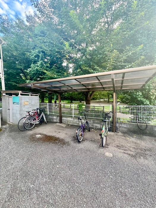 物件外観写真5　(駐輪場)