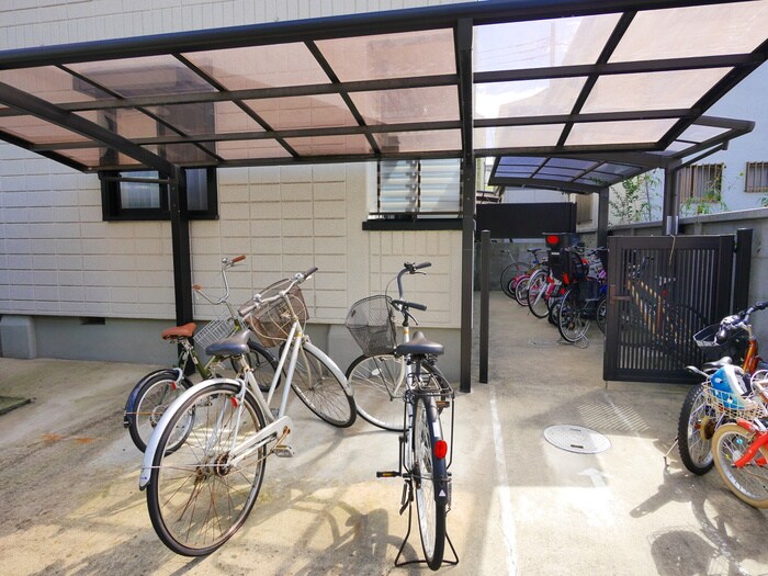 物件外観写真3　(駐輪場)