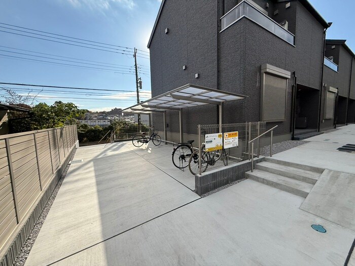 物件外観写真2　(駐輪場)