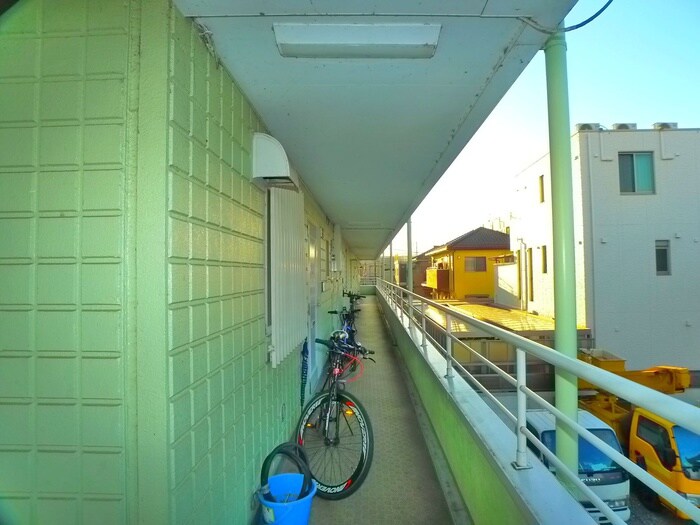 物件外観写真3　(エントランス部分)