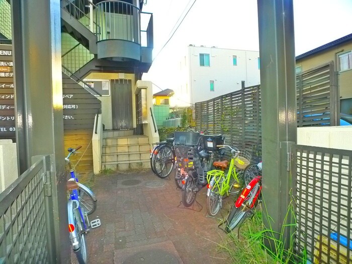 物件外観写真5　(駐輪場)