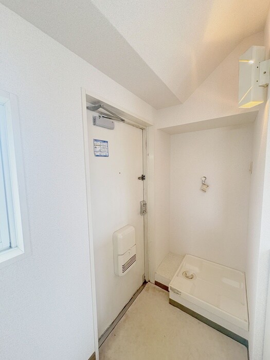 物件内観写真16　(玄関)