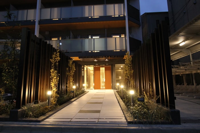 物件外観写真2　(エントランス部分)