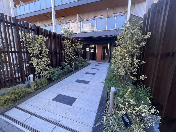 物件外観写真4　(エントランス部分)