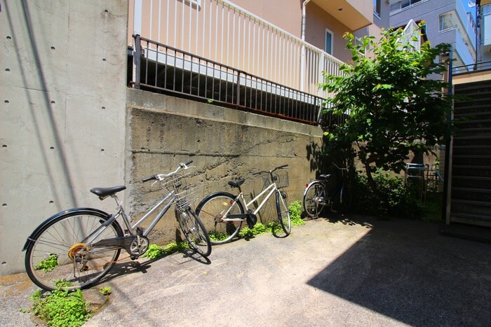 物件外観写真3　(駐輪場)