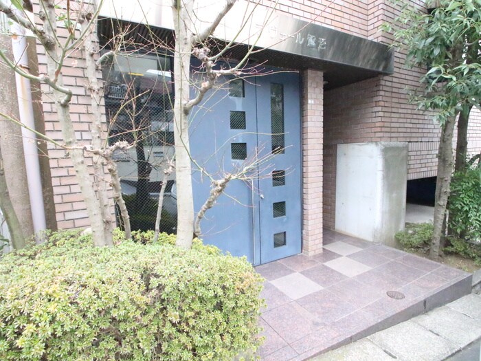 物件外観写真2　(エントランス部分)