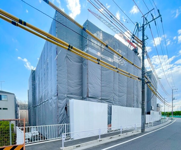 建築中