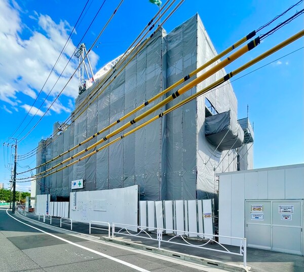 建築中