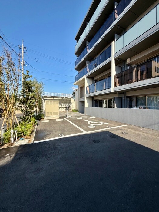 物件外観写真5　(駐車場)