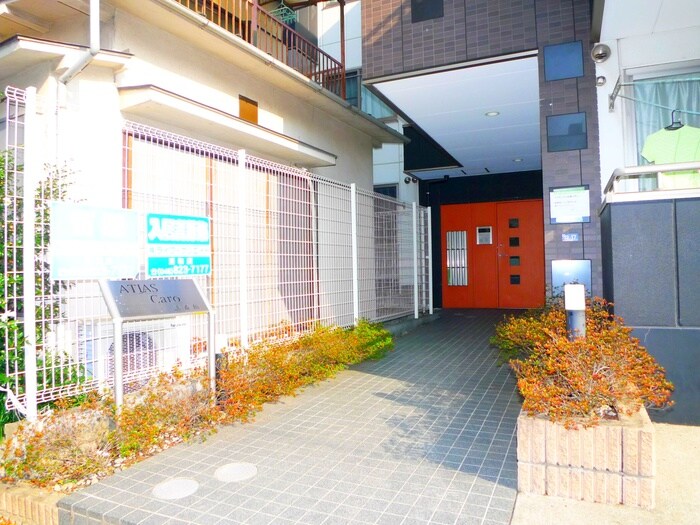 物件外観写真2　(エントランス部分)