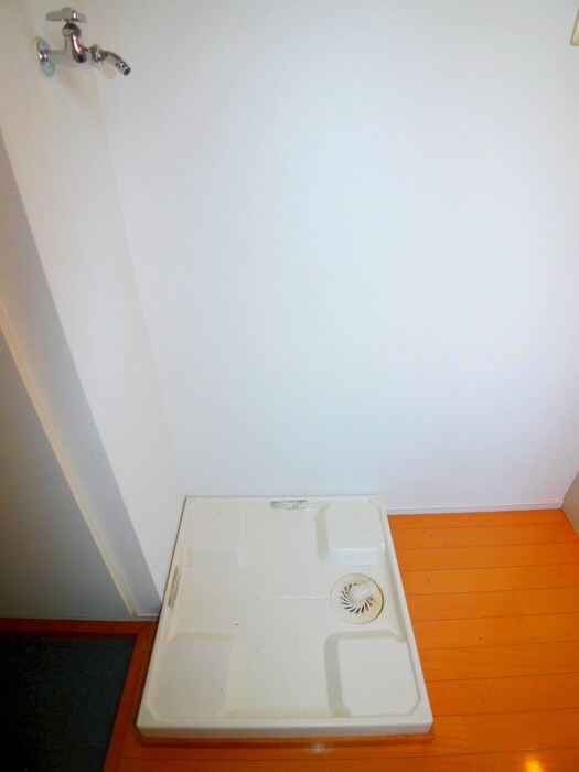 物件内観写真13　(洗濯機置場)