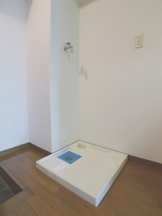 物件内観写真14　(洗濯機置場)