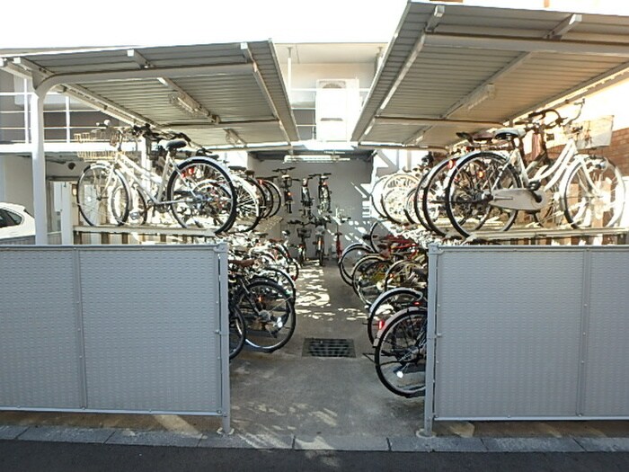 物件外観写真4　(駐輪場)