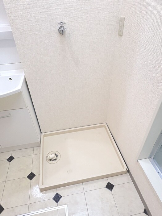 物件内観写真12　(洗濯機置場)