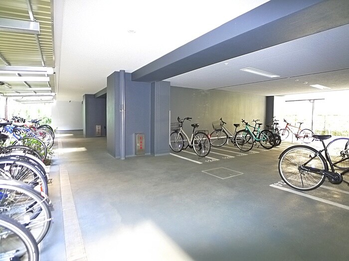 物件外観写真5　(駐輪場)