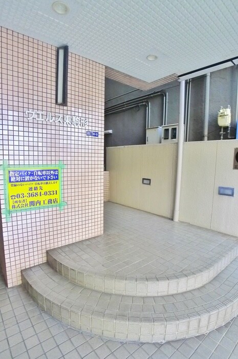 物件外観写真3　(エントランス部分)