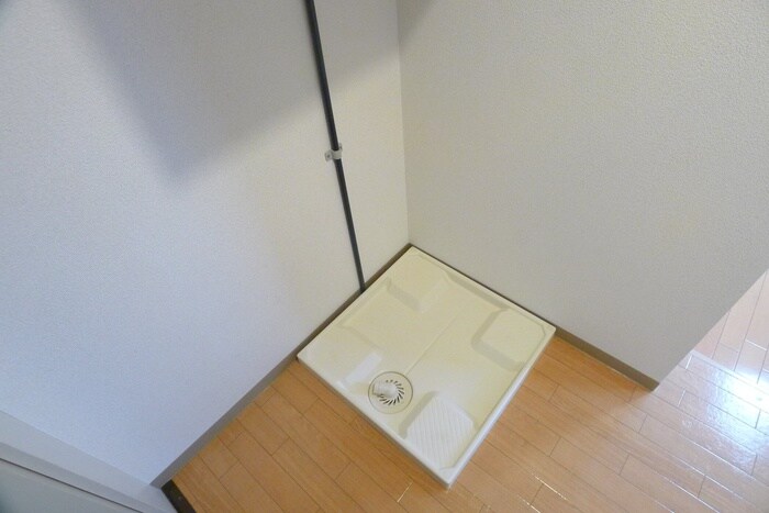 物件内観写真16　(洗濯機置場)